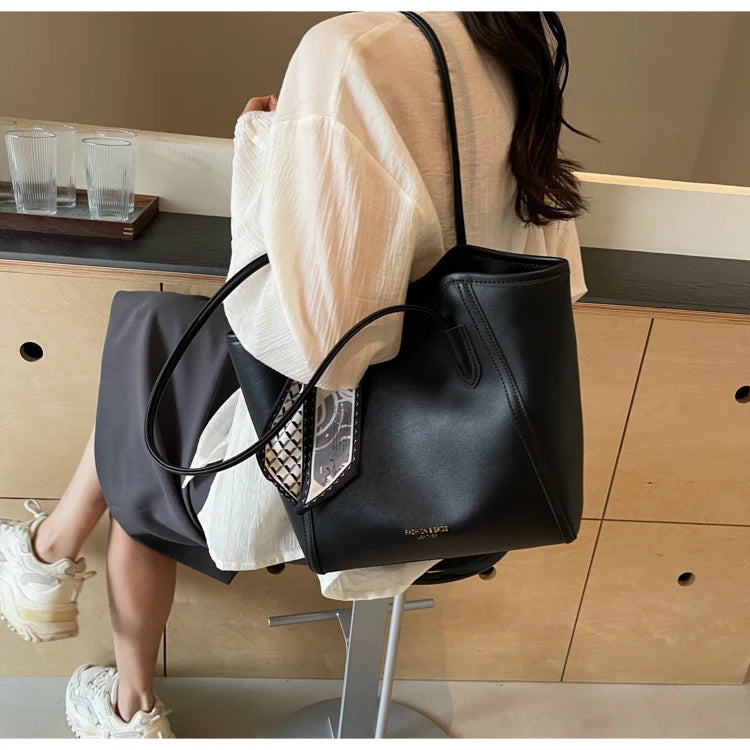 Elegant Ladies Handbag – Style Meets Elegance B/S